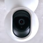 離れて暮らす家族も安心！「見守りロボット」でできることと選び方